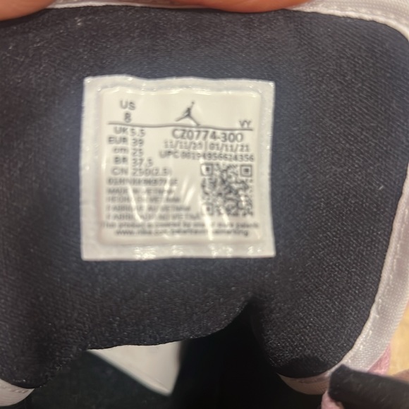 Nike Jordan Mid - Picture 5 of 7